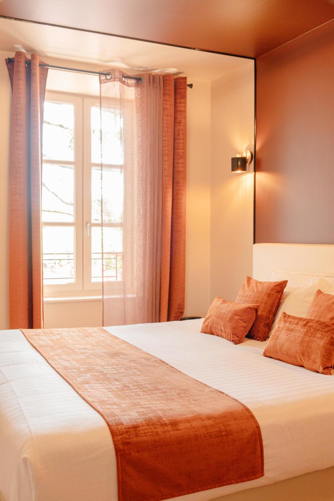 Demeures & Chateaux Auberge De La Tour - Hotel & Restaurants - Marcoles Auvergne Exterior foto