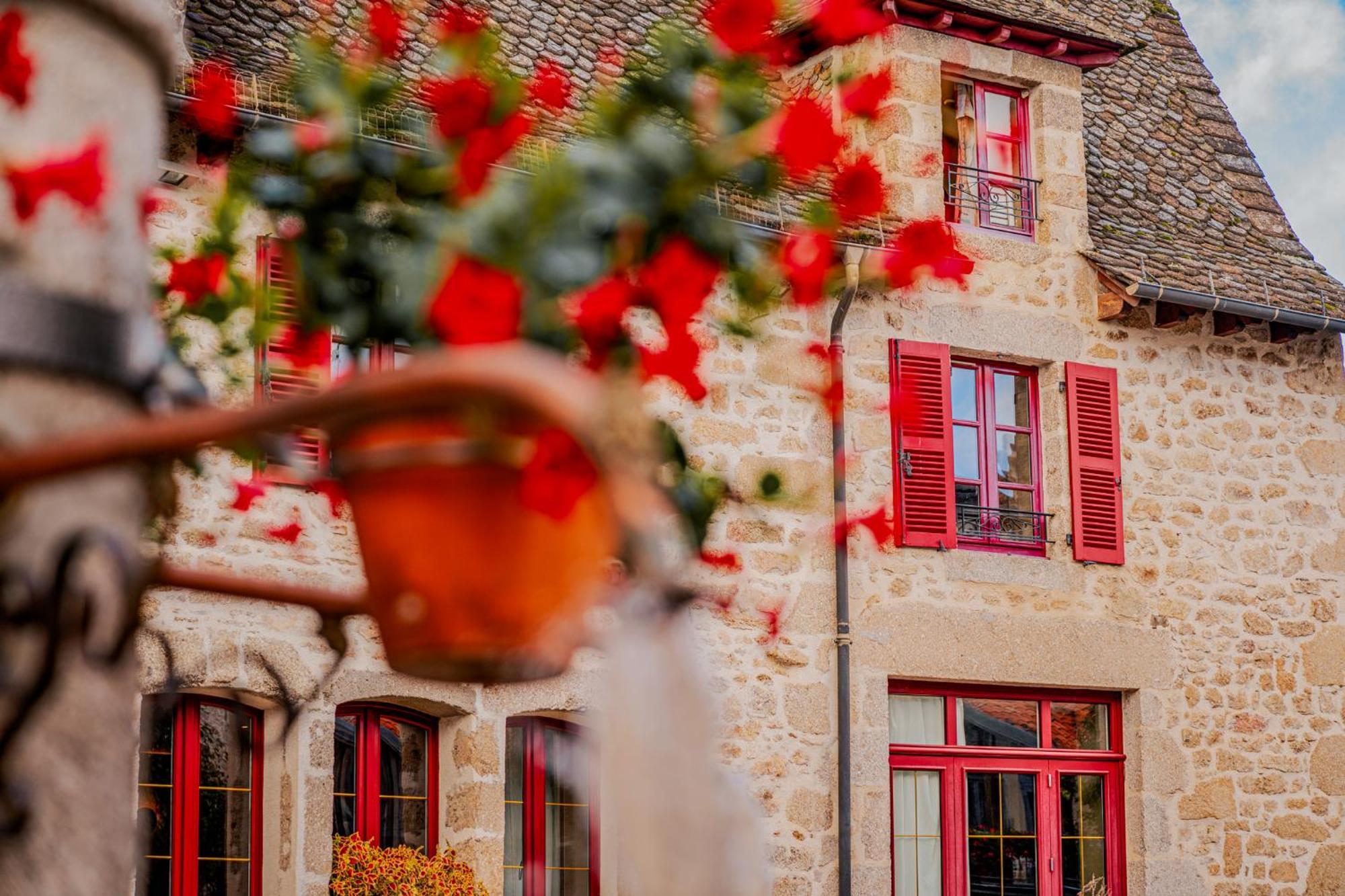Demeures & Chateaux Auberge De La Tour - Hotel & Restaurants - Marcoles Auvergne Exterior foto